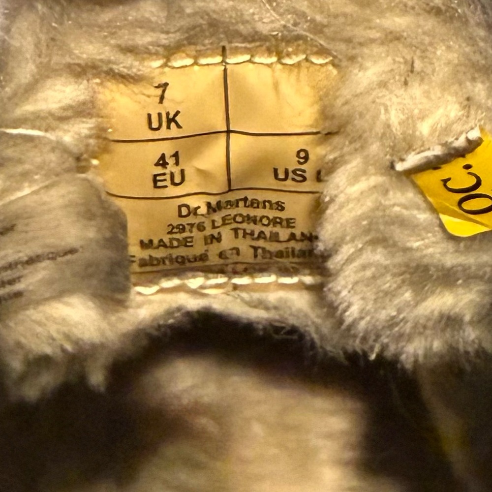 Women’s faux Fur Lined Dr. Marten’s 2976 - Picture 7 of 7